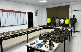 Capturados y armas incautadas.