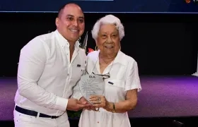 El rector de la CUL, José Eduardo Crissien, y una de las fundadoras, María Ardila.