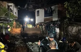 Los organismos de socorro en e lugar de la emergencia. 