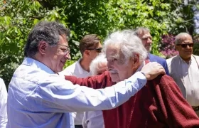Gustavo Petro junto al expresidente de Uruguay José ‘Pepe’ Mujica. 