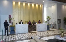 Recepción del hotel Crowne Plaza Barranquilla. 