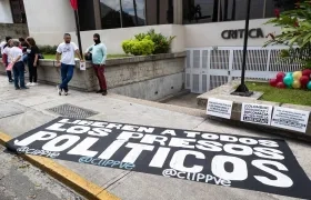 Pancartas hechas por familiares de los presos 'políticos'. 