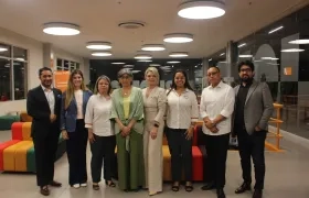 Miembros de Corporación Universitaria Rafael Núñez y representantes de dos facultades de la Universidad Externado de Colombia.