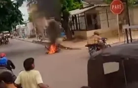 Comunidad le prendió fuego a la moto