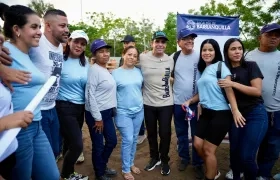 El Alcalde Char en compañía de la comunidad.