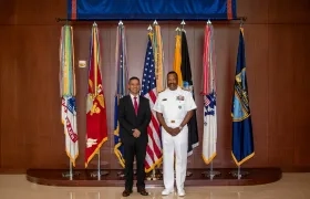 Almirante de la Marina de EE.UU., Alvin Holsey, y ministro de Defensa, Pedro Sánchez.