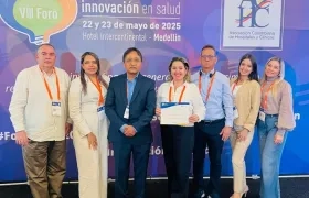 Personal de salud de la Clínica del Caribe en el VIII Foro de Soluciones Exitosas e Innovadoras en Salud 2025. 