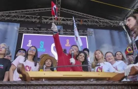 Petro con la espada de Simón Bolívar.