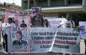 Plantón frente a la Fiscalía General de la Nación. 