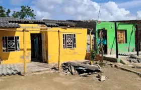 Varias de las viviendas destechadas en el barrio Los Almendros de Arroyo de Piedra. 