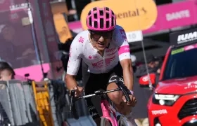 El ecuatoriano Richard Carapaz es tercero en la general a 31 segundos de Isaac Del Toro.