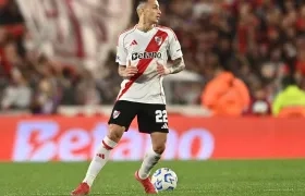 Kevin Castaño, mediocampista colombiano de River Plate. 