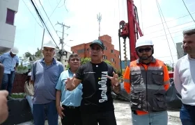Alcalde Char durante la visita de inspección de obras del arroyo de la 85.