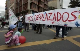 Protesta por los desplazados en Bogotá.