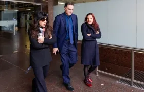 El abogado Mario Baudry con Gianinna y Jana, hijas de Diego Maradona. 