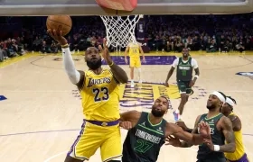 LeBron James durante el juego contra los Timberwolves de Minnesota. 