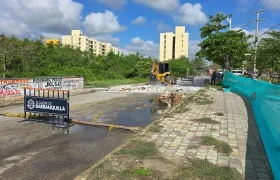 Máquinas en terreno adelantando las reparaciones. 