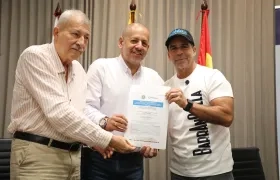 Alcalde Char y directivos de Mercosur durante la firma del convenio.