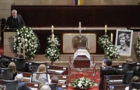 El féretro ingresó al Salón Elíptico del Congreso hacia las 5:30 de la tarde de este lunes. 