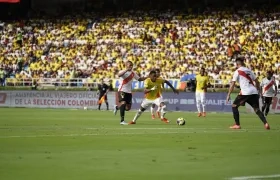 Jhon Durán en el partido contra Perú.