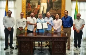 Efraín Cepeda junto a varios gobernadore,s en Cartagena. 