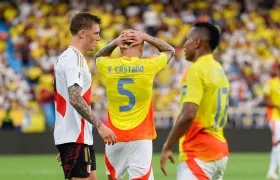 Kevin Castaño y Jaminton Campaz se lamentan tras una acción de ataque.