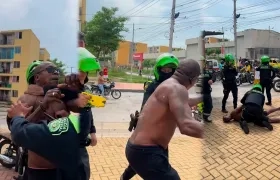 Jamerson Rentería Mena en medio del procedimiento policial. 