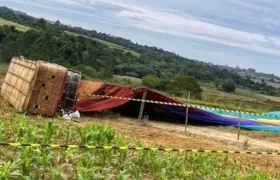 Otra decena de pasajeros resultaron heridos de forma leve.