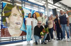 Homenaje a Esthercita Forero en la estación de Transmetro.