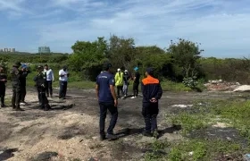 Autoridades atienden caso de contaminación en cercanías de la Ciénaga de Mallorquín.