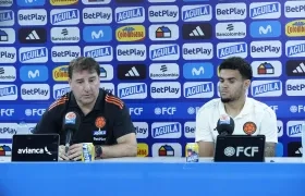 Néstor Lorenzo, entrenador de la Selección Colombia, y Luis Díaz.