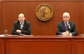 El Ministro de Hacienda, Germán Ávila, y el gerente del Banco de la República, Leonardo Villar.