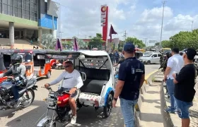 Protesta pacífica de los motocarristas en Soledad. 
