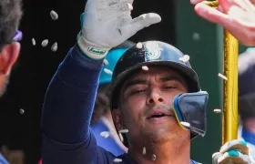 Donovan Solano representa a los Seattle Mariners.