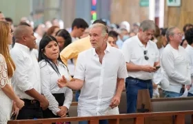El gobernador del Atlántico, Eduardo Verano, durante la eucaristía este domingo. 