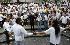 Varias personas durante manifestación en Cali el pasado 8 de junio.