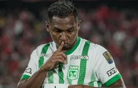Alfredo Morelos marcó los dos goles de Nacional ante Santa Fe.