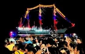 Buque ARC Gloria en la Bahía de Santa Marta.