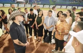 Armando Benedetti en encuentro con jóvenes en Sincelejo. 