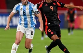 Mayra Ramírez enfrentando a una rival.