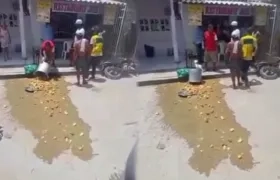 Por no pago de cuota, cobradiarios voltearon olla de sopa a vendedor