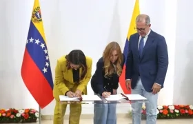 Firma del memorando de entendimiento entre Colombia y Venezuela.