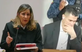 La jueza Sandra Heredia y el exparamilitar Juan Guillermo Monsalve.