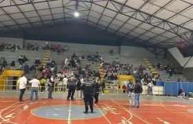 Los desplazados llegando al coliseo de Jamundí. 