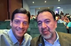 El senador Mauricio Gómez y el alcalde de Quito, Pabel Muñoz.