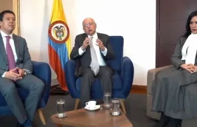 Ministro de Justicia Eduardo Montealegre junto a sus viceministros. 