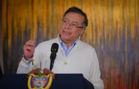 Gustavo Petro para ese entonces era senador de la República. 