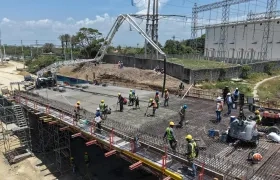 Puente que hace parte del intercambiador vial.