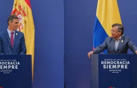 El presidente de España, Pedro Sánchez y el mandatario de los colombianos, Gustavo Petro.