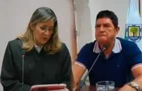 La jueza Sandra Heredia y Óscar Monsalve, papá de Juan Guillermo Monsalve.